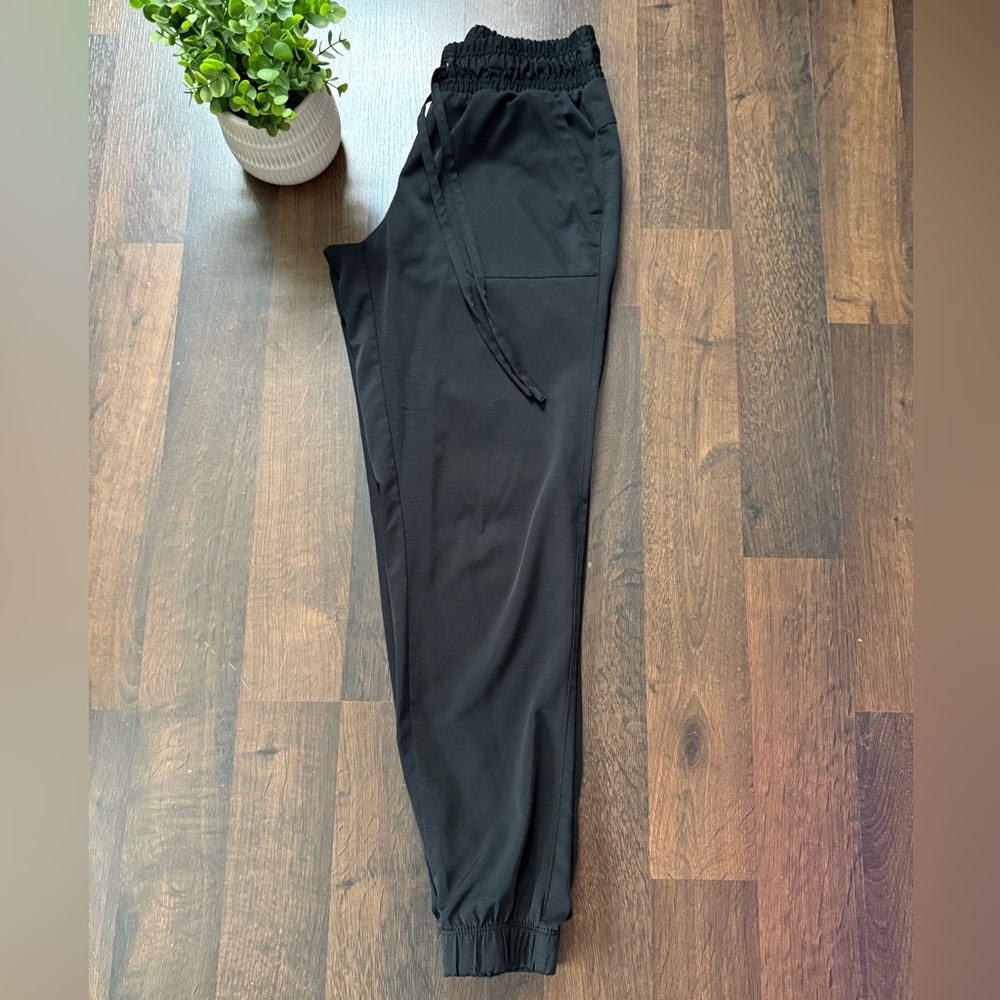 Healing Hands Black Jogger Scrubs - Picture 6 of 7